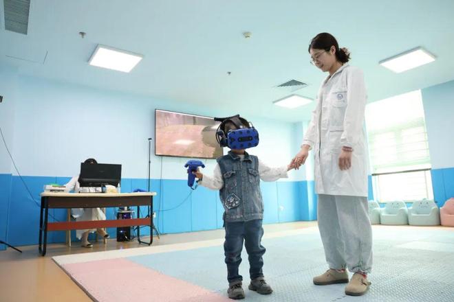 37000Cm威尼斯官方下层静态 沉醉式疗愈“星星的孩子” VR科技照亮孤单症儿